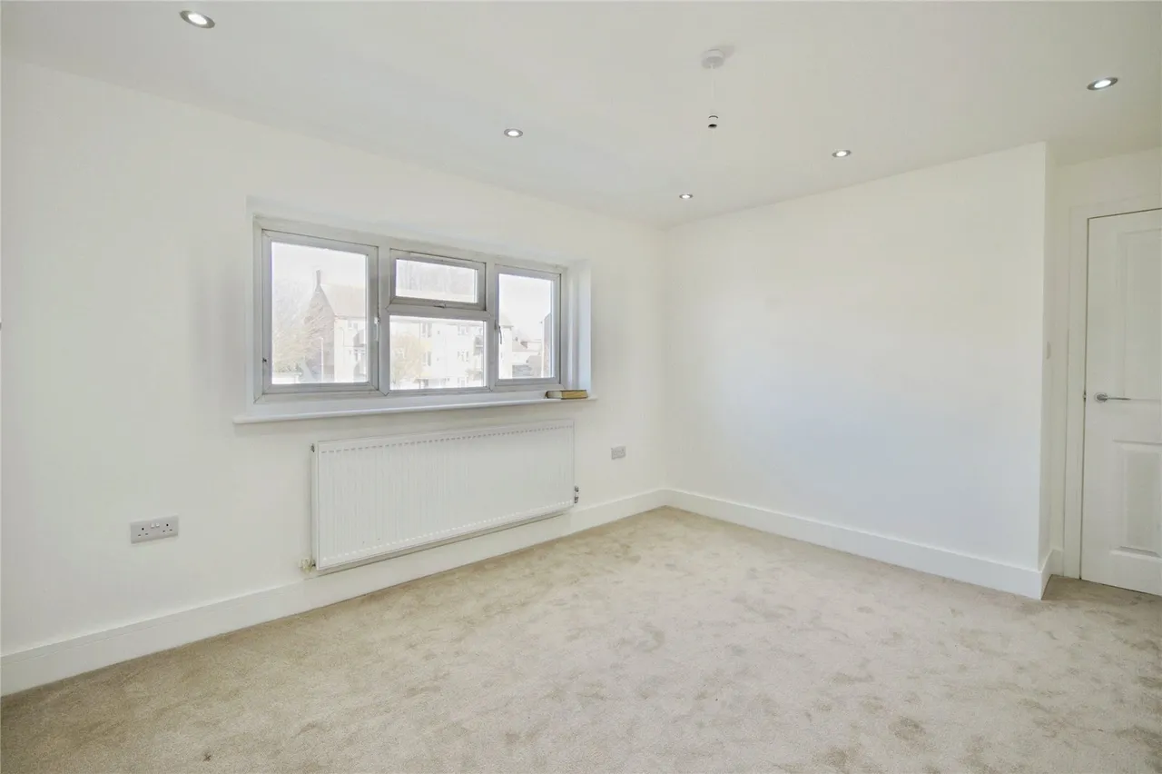 Rainham Road South, Dagenham, Essex, RM10, photo 11