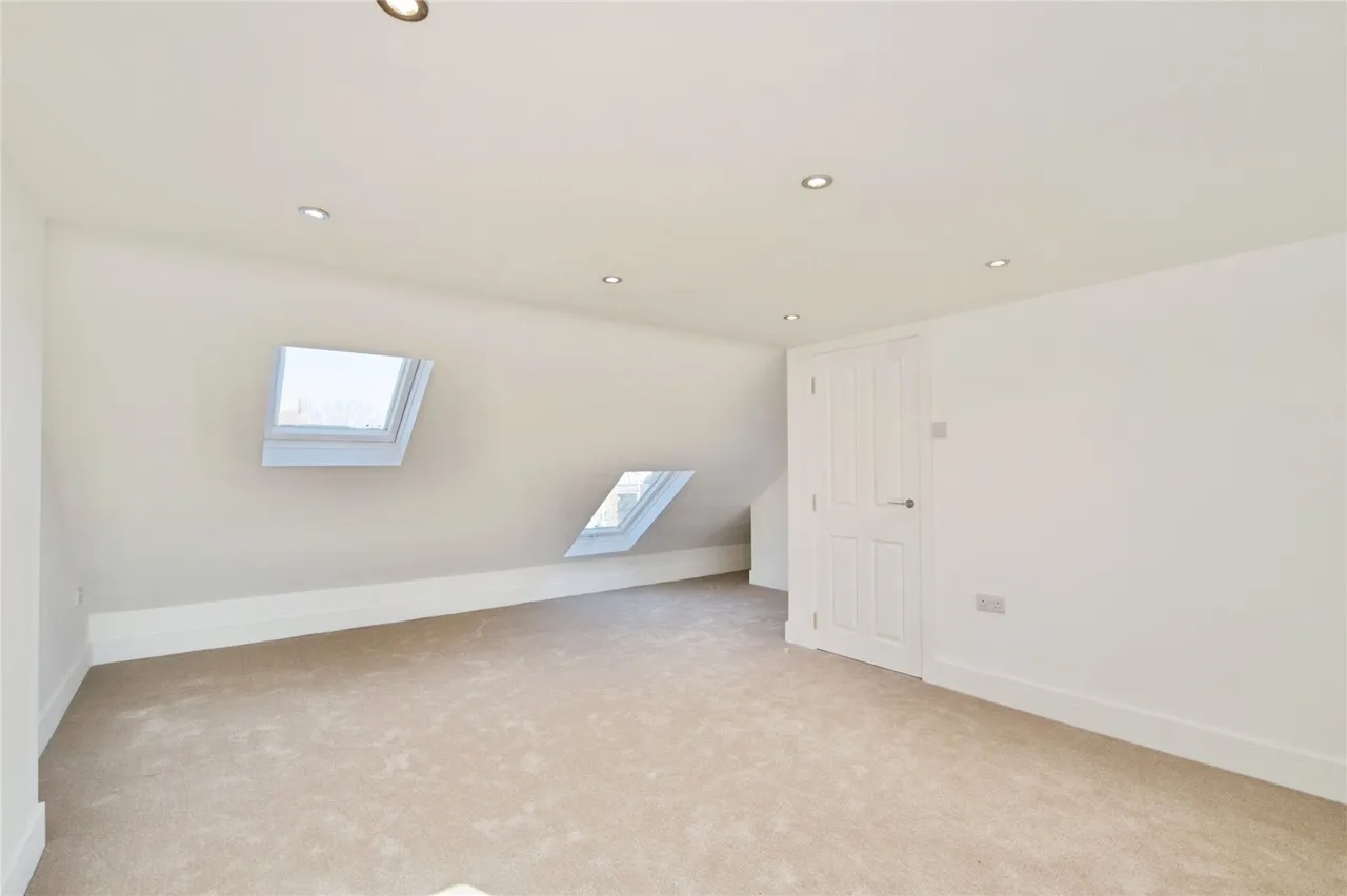 Rainham Road South, Dagenham, Essex, RM10, photo 9
