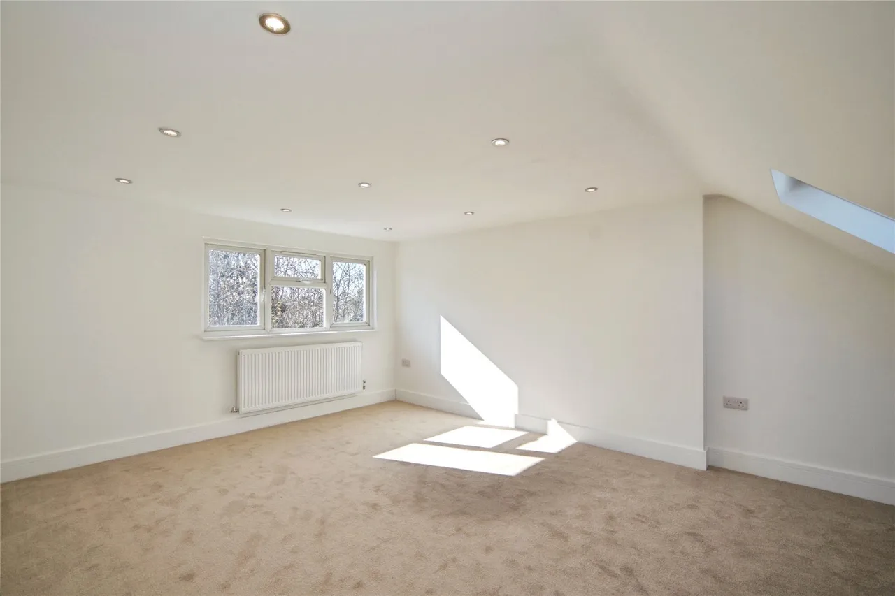 Rainham Road South, Dagenham, Essex, RM10, photo 6