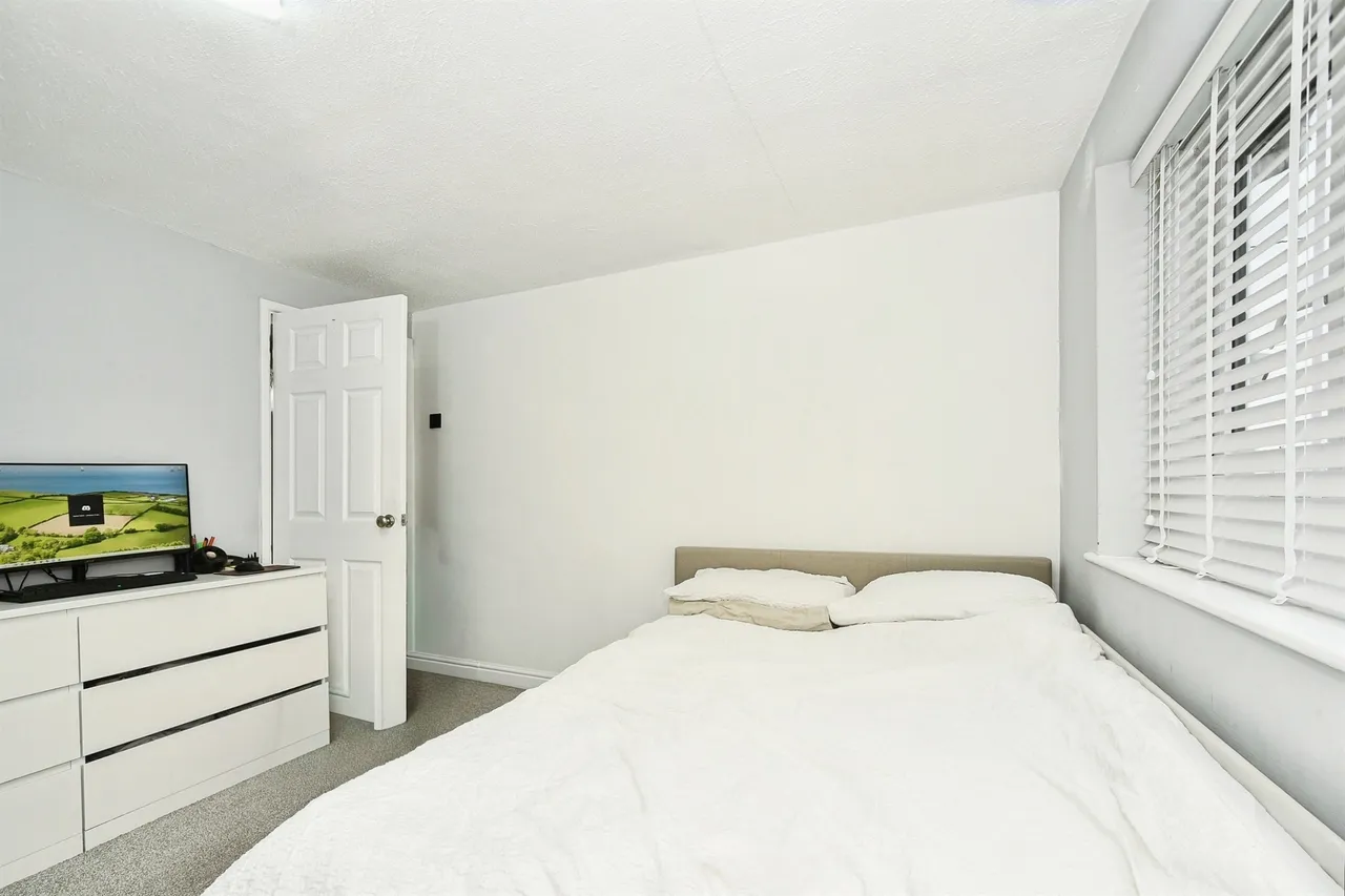 Hyde Road, Swindon, SN2, photo 13