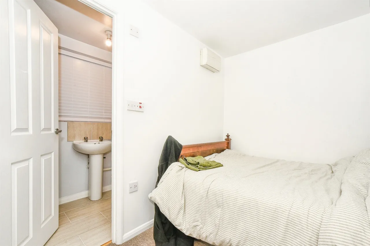 Hyde Road, Swindon, SN2, photo 22