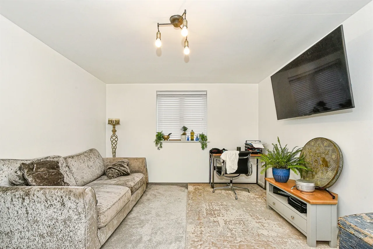 Hyde Road, Swindon, SN2, photo 20