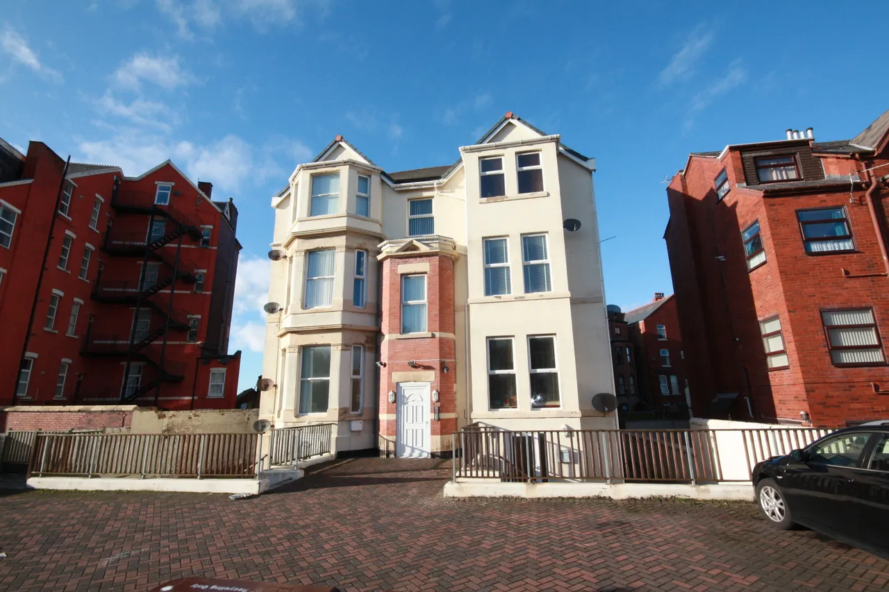 2 bed flat to rent, Knowsley Road, Southport, PR9