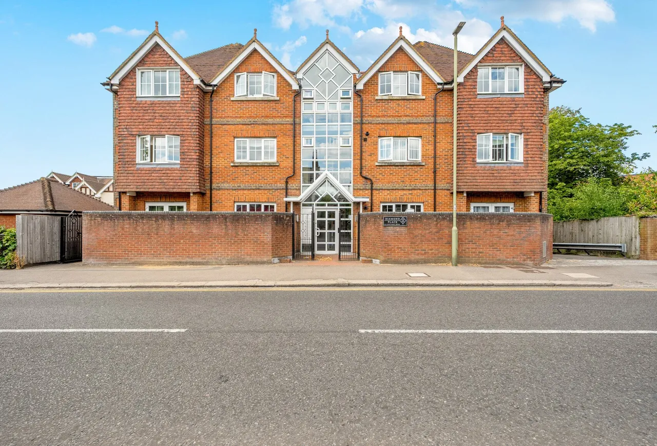 2 bed flat for sale — Croydon Road, Reigate, RH2 0NE