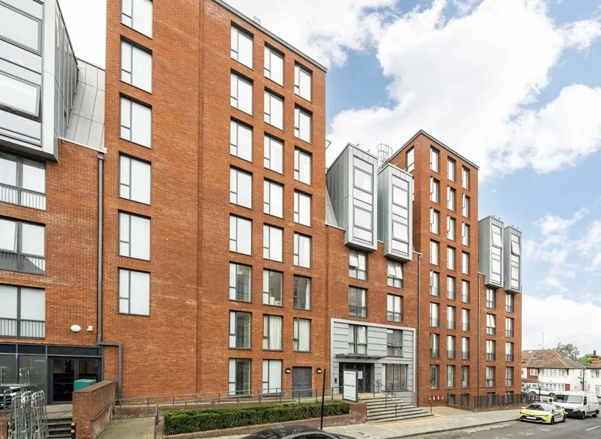 Gaumont Place, Streatham, SW2, photo 10