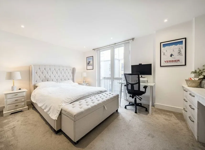 Gaumont Place, Streatham, SW2, photo 2
