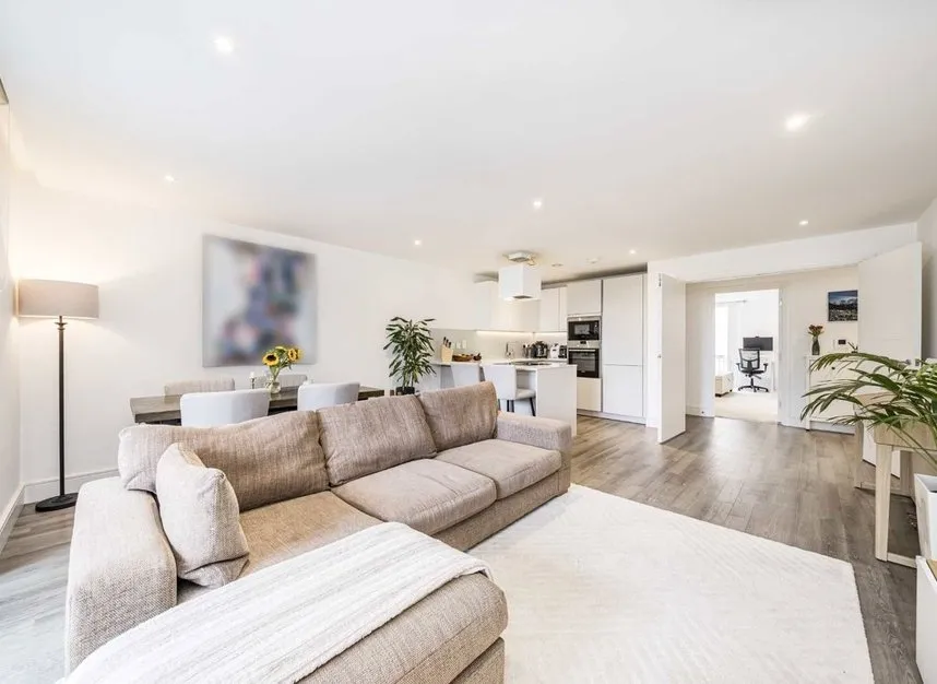 2 bed flat for sale — Gaumont Place, Streatham, SW2