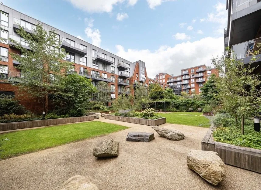 Gaumont Place, Streatham, SW2, photo 4