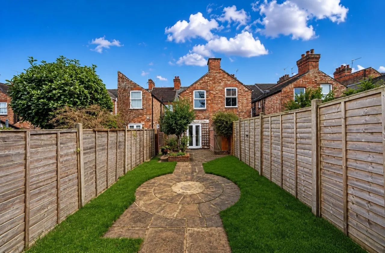 3 bed house for sale — Claremont Road, Rugby