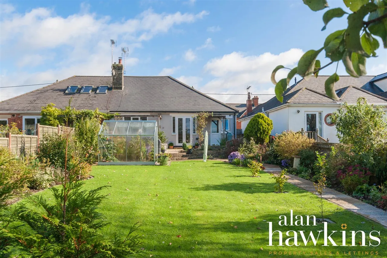 New Road, Royal Wootton Bassett, SN4, photo 14