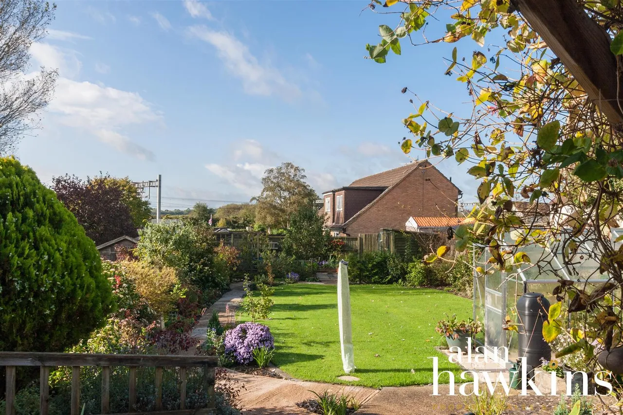 New Road, Royal Wootton Bassett, SN4, photo 2