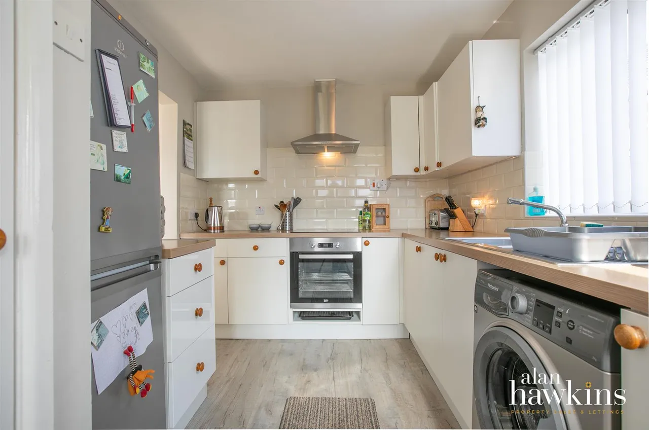 New Road, Royal Wootton Bassett, SN4, photo 9