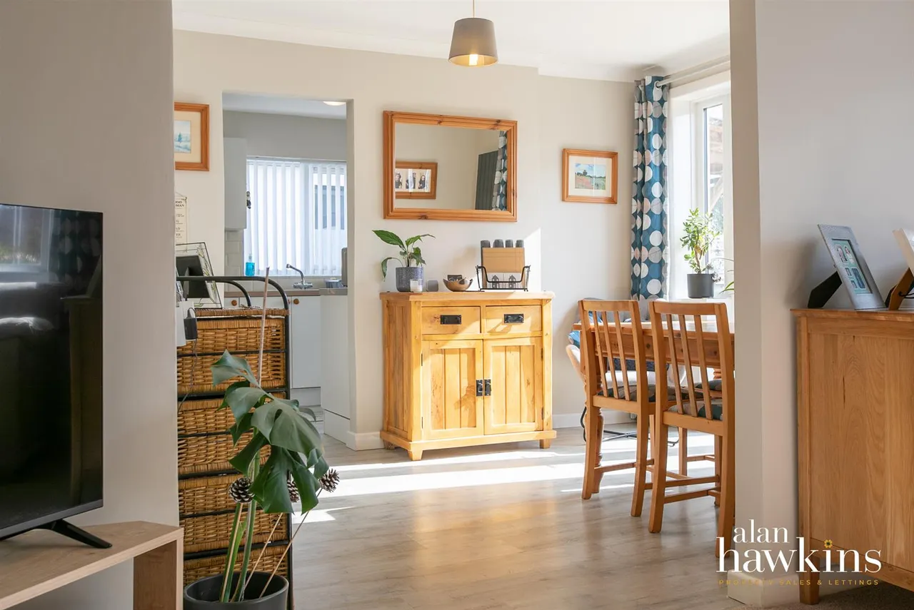New Road, Royal Wootton Bassett, SN4, photo 5