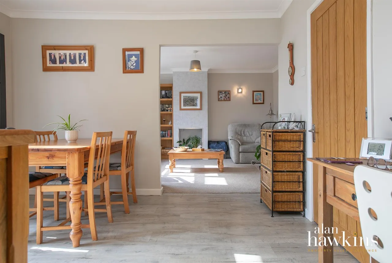 New Road, Royal Wootton Bassett, SN4, photo 7