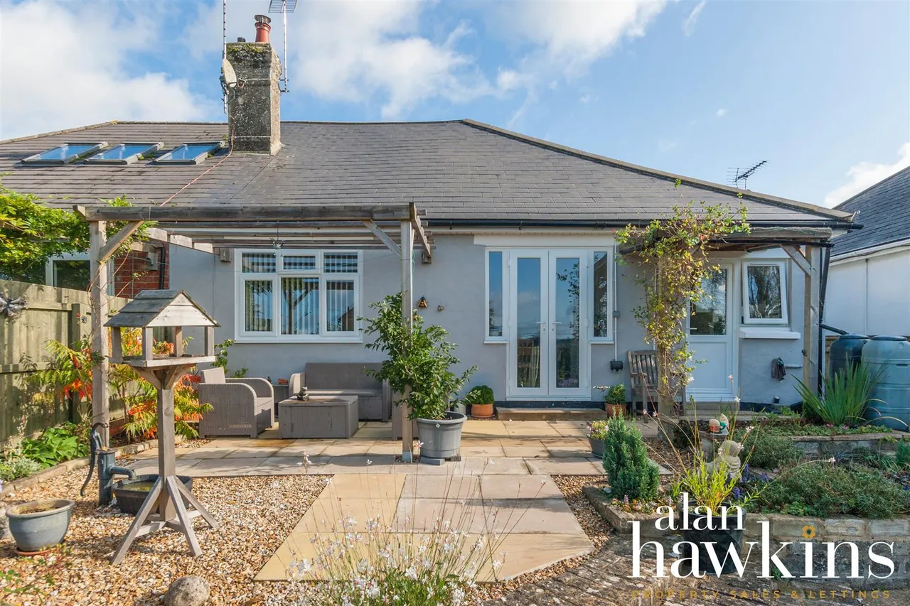 New Road, Royal Wootton Bassett, SN4, photo 16
