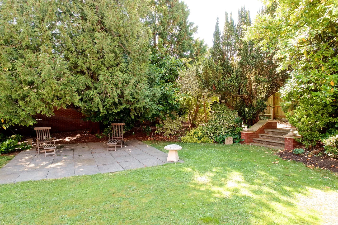 Wellingborough Road, Rushden, NN10, photo 25