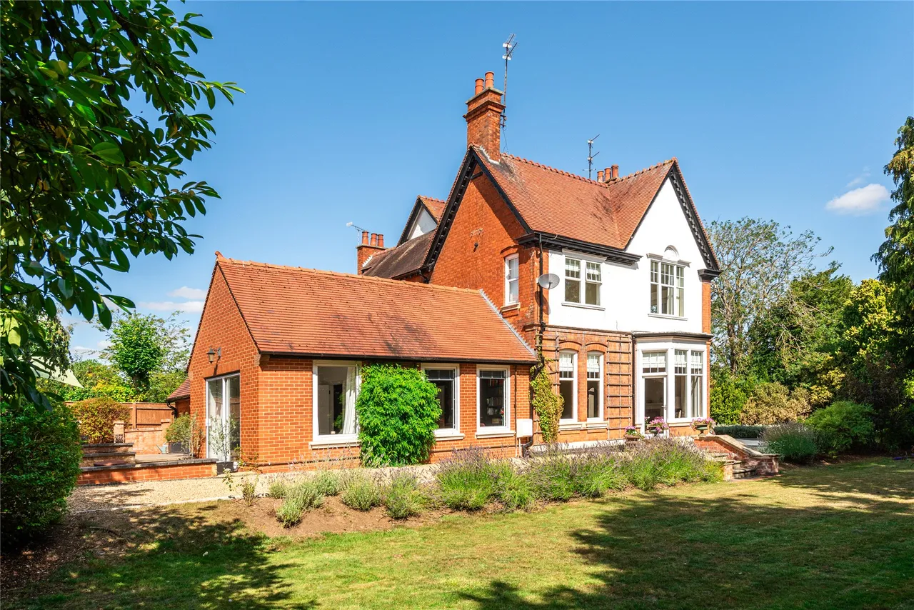 5 bed house for sale, Wellingborough Road, Rushden, NN10