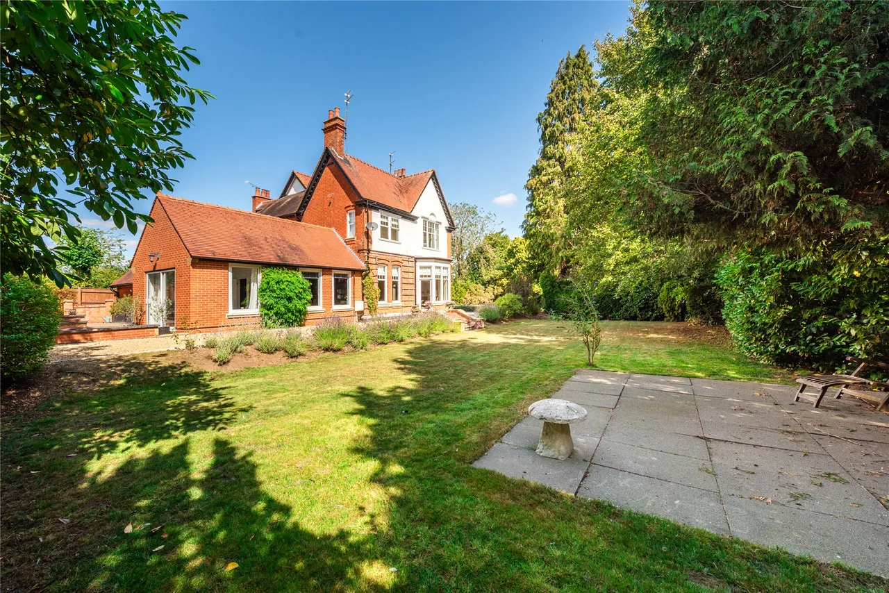 Wellingborough Road, Rushden, NN10, photo 18