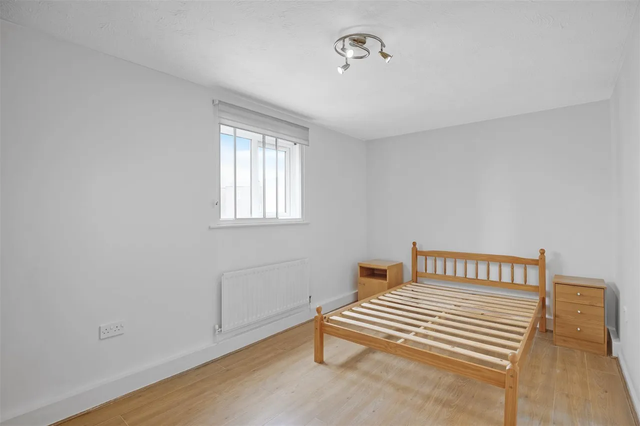 Connaught Road, Silvertown, E16, photo 3