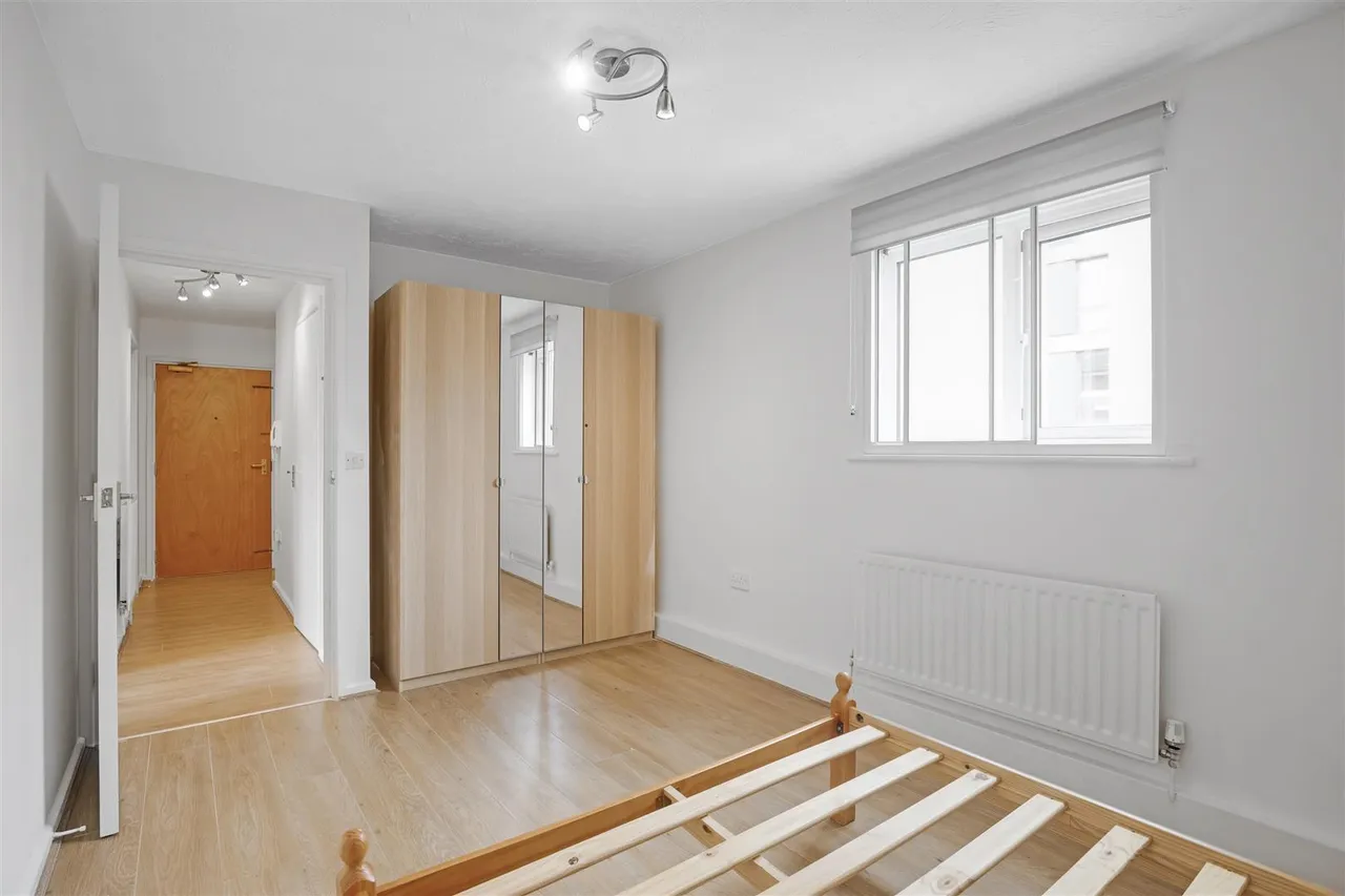 Connaught Road, Silvertown, E16, photo 8