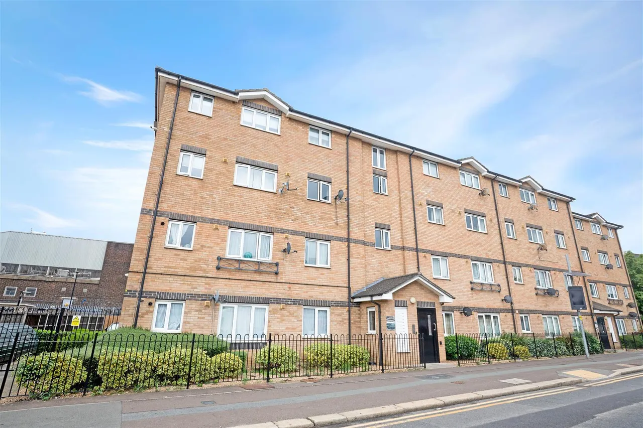 Connaught Road, Silvertown, E16, photo 4