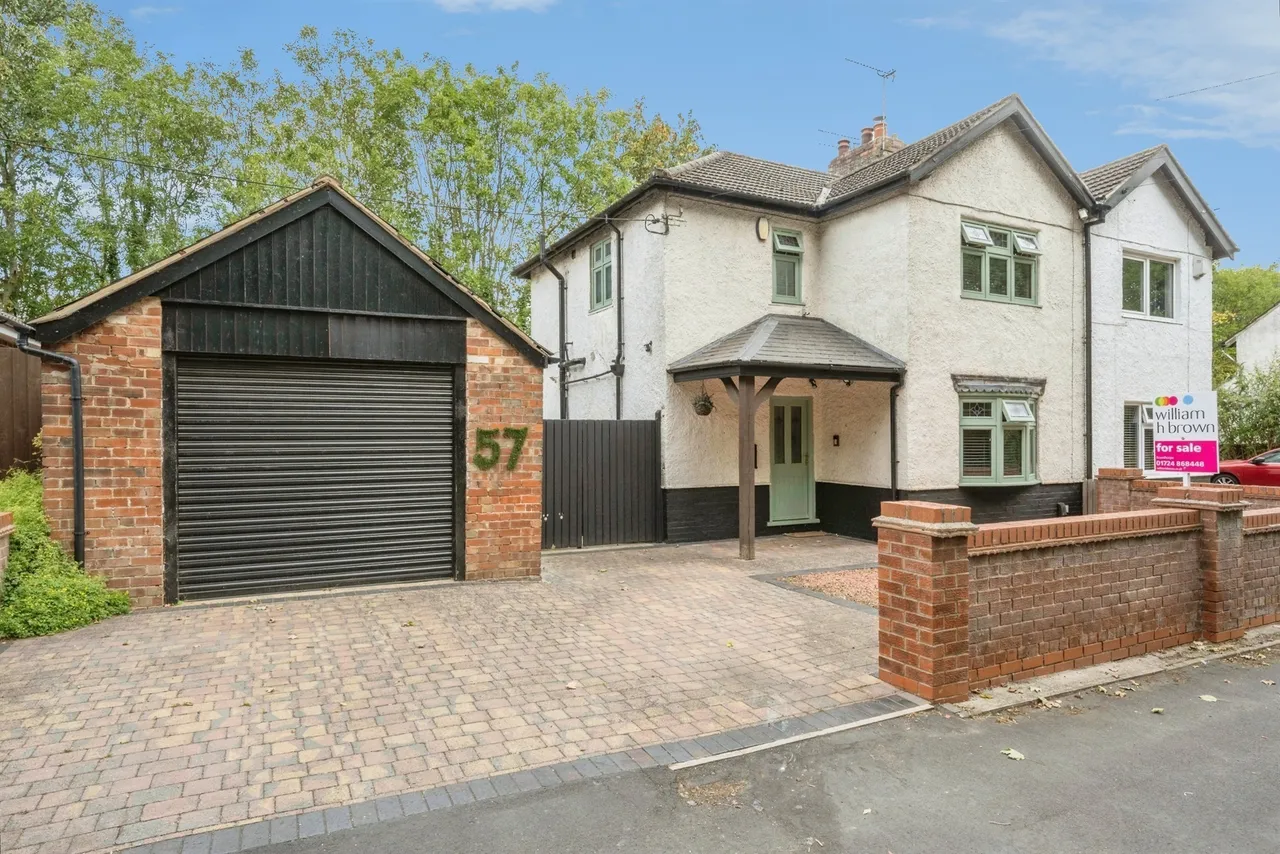 3 bed house for sale — Brumby Wood Lane, Scunthorpe