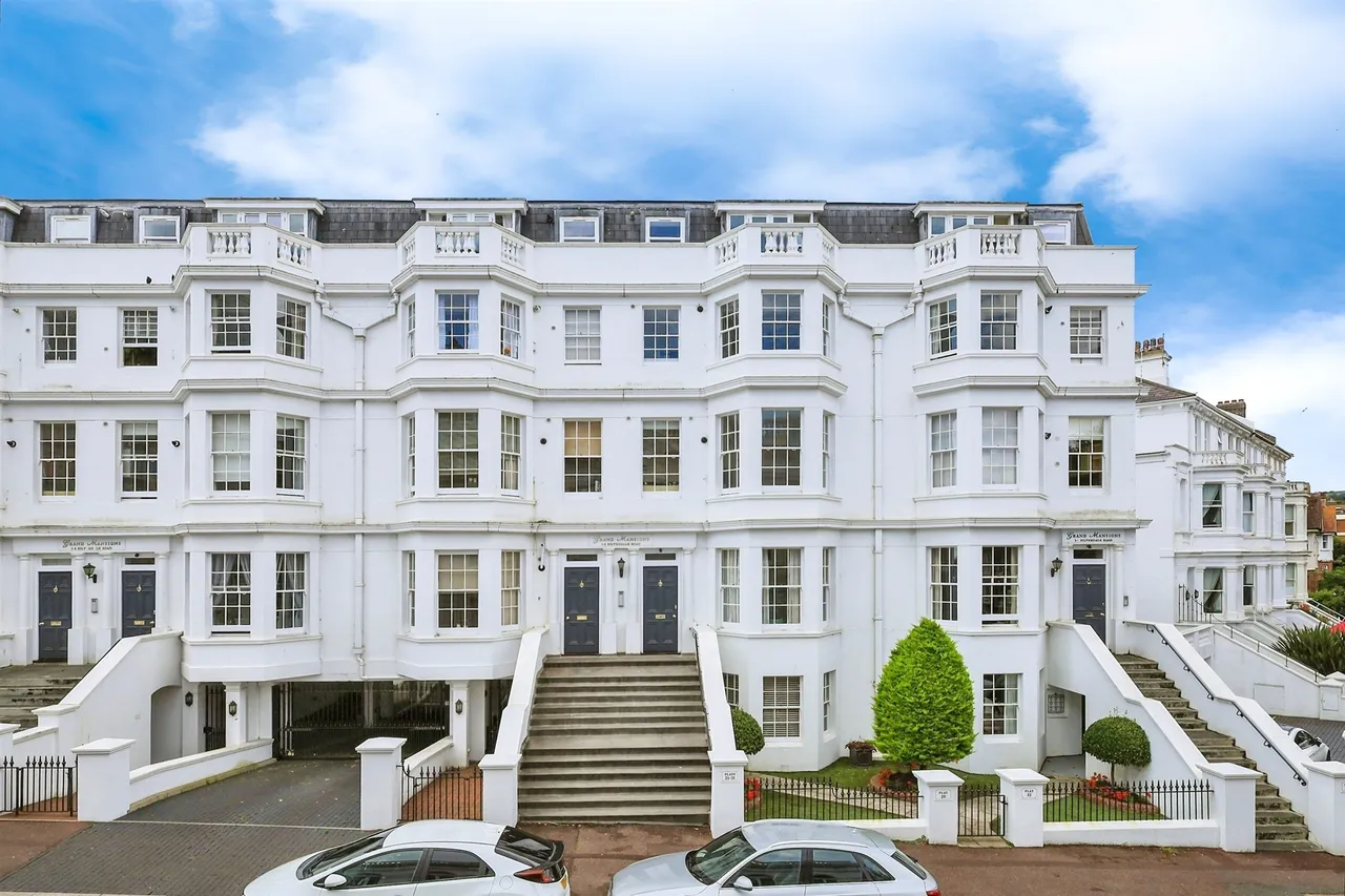 3 bed flat for sale, Silverdale Road, Eastbourne, BN20
