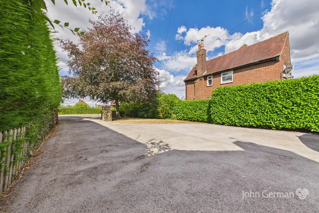 Main Road, Hulland Ward, photo 27