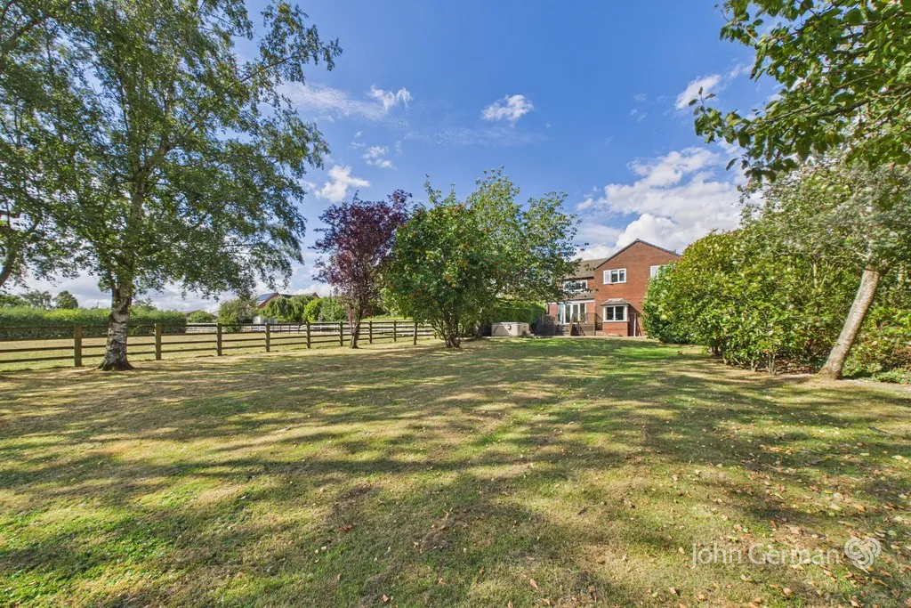 Main Road, Hulland Ward, photo 26