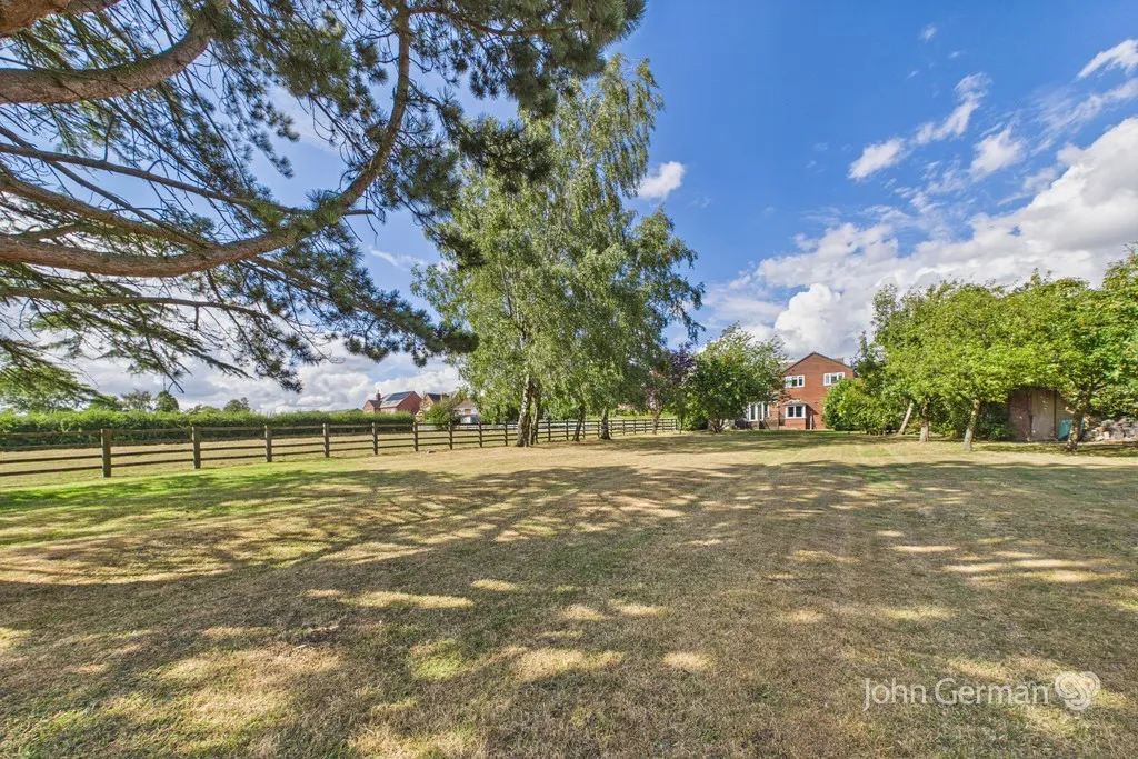 Main Road, Hulland Ward, photo 33