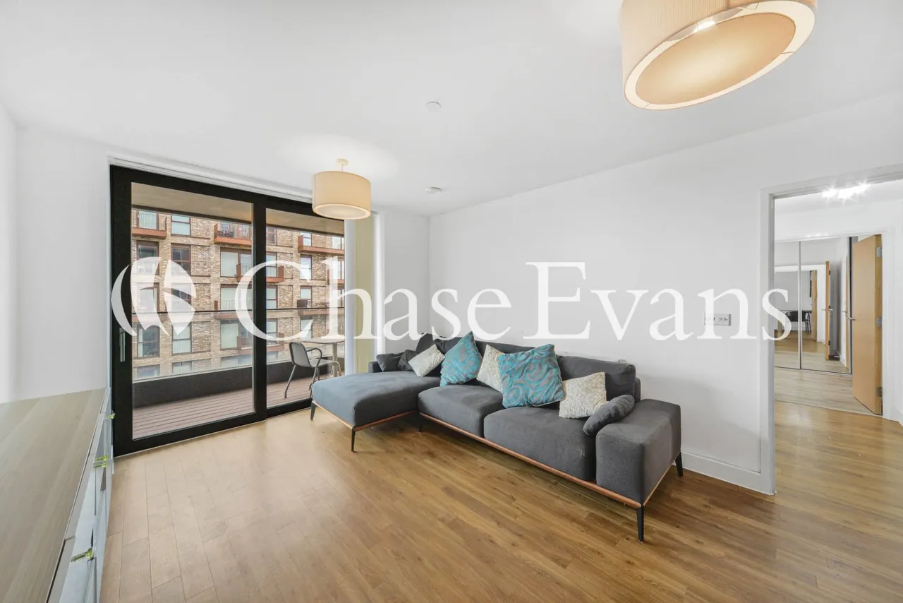 2 bed flat for sale, Agnes George Walk, Royal Docks, E16