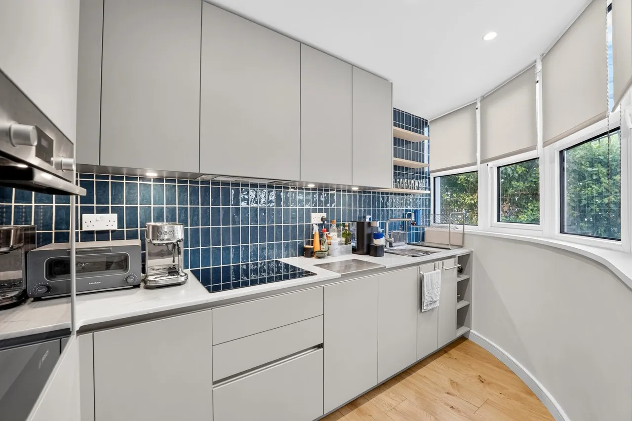 Upper Richmond Road, London, SW15, photo 3