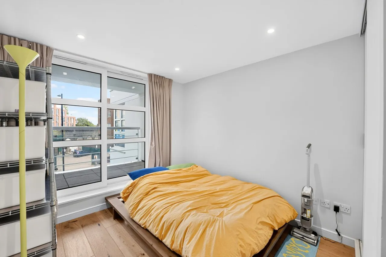 Upper Richmond Road, London, SW15, photo 4