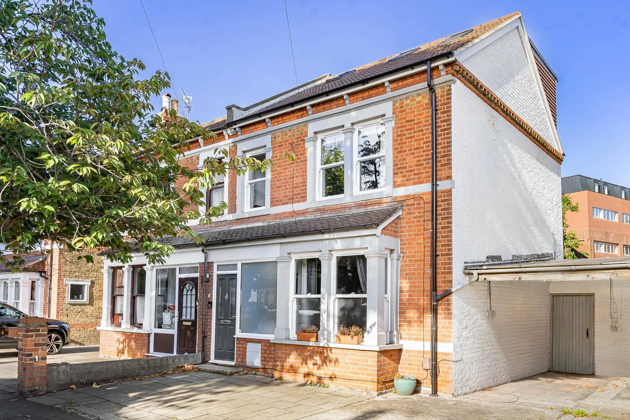 5 bed house for sale, Sidney Road, Staines-upon-Thames, TW18