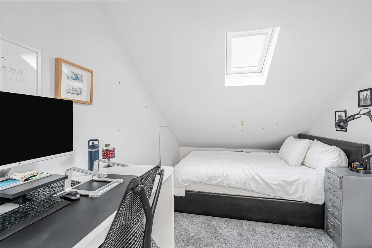 Sidney Road, Staines-upon-Thames, TW18, photo 11