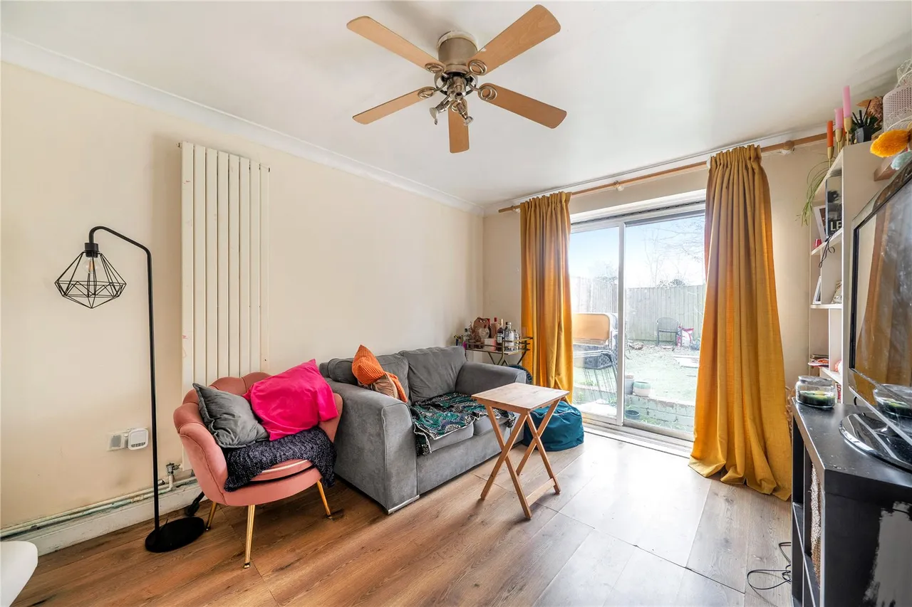 1 bed flat for sale, South Norwood Hill, London, SE25