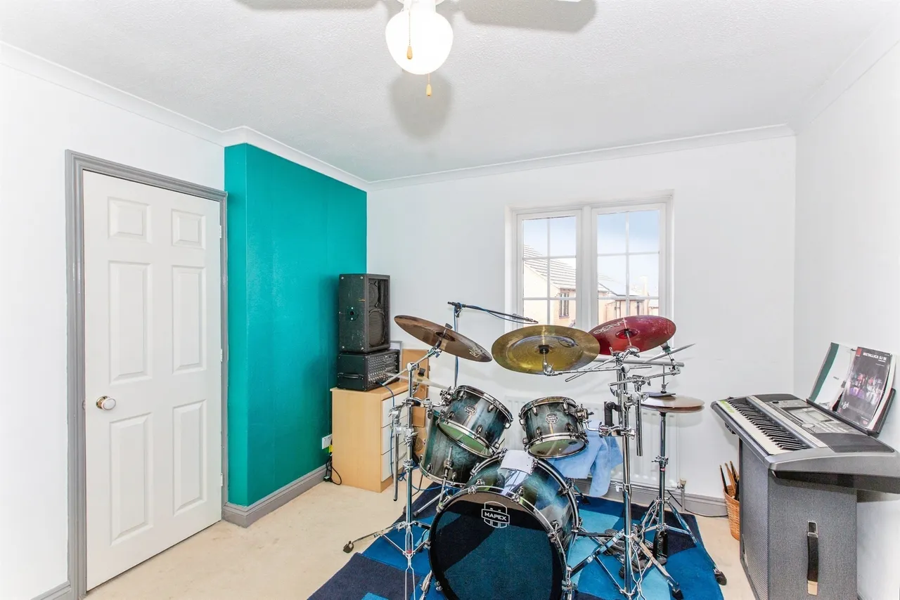 Chandler Gardens, Kettering, NN14, photo 17