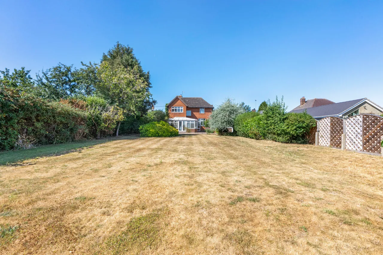 Wendover Road, Stoke Mandeville, HP22, photo 13