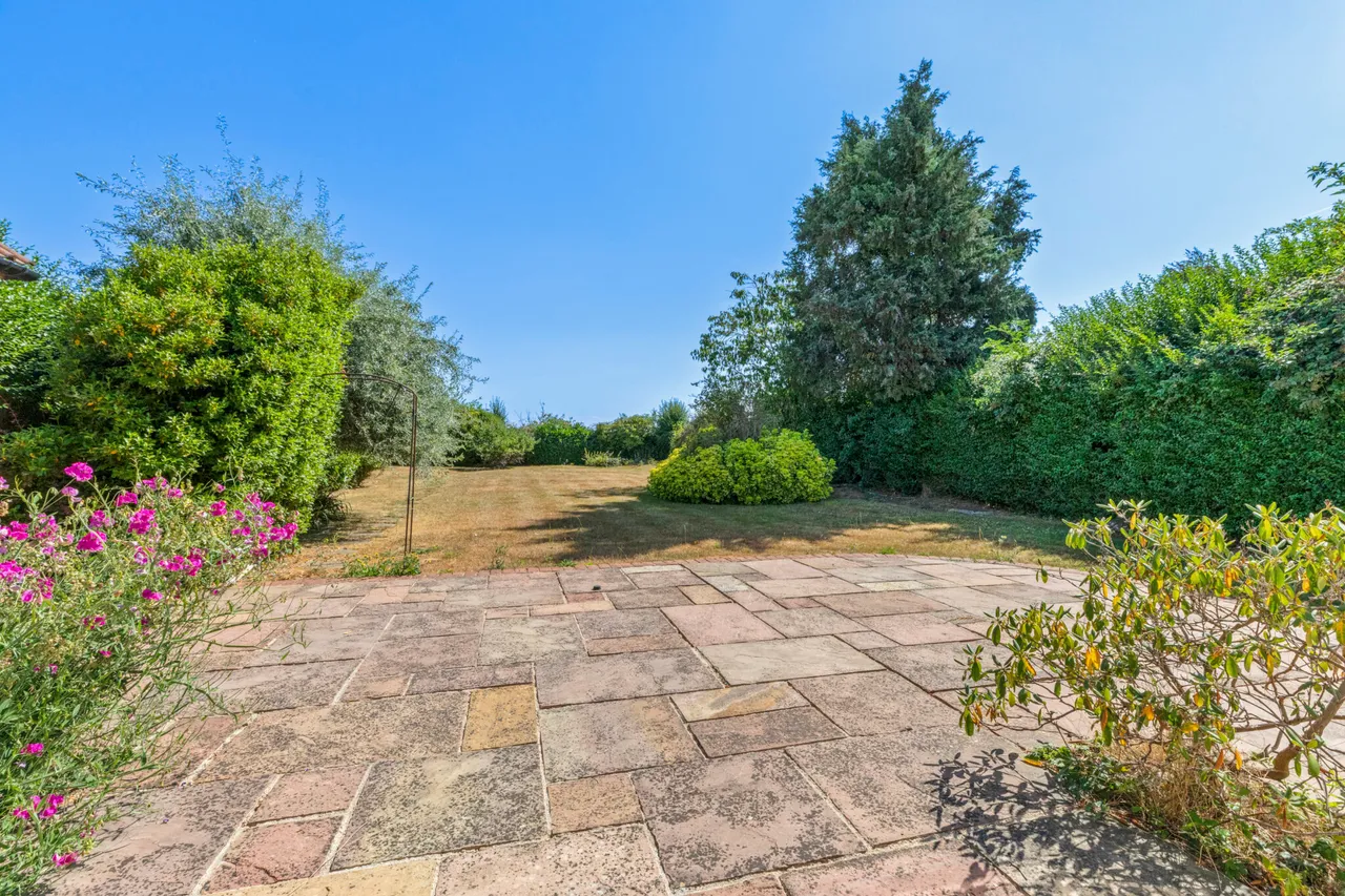 Wendover Road, Stoke Mandeville, HP22, photo 15