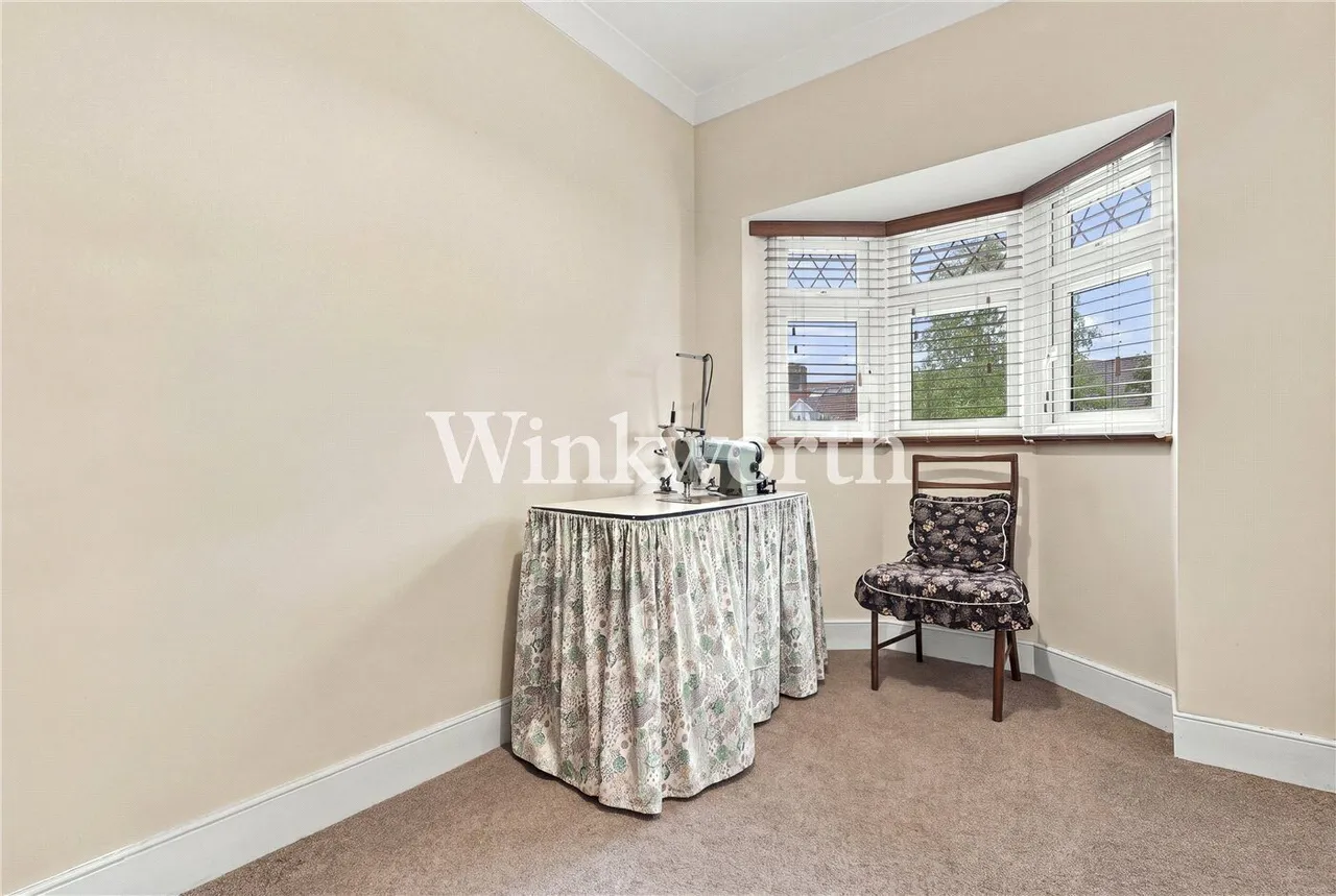 Connaught Gardens, London, N13, photo 14