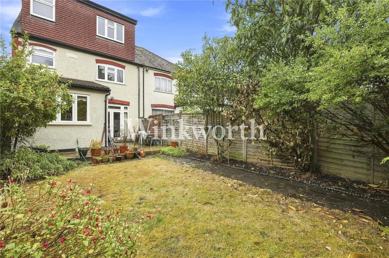 Connaught Gardens, London, N13, photo 19