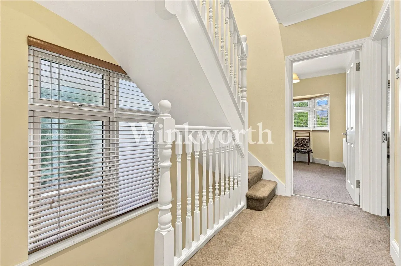 Connaught Gardens, London, N13, photo 10