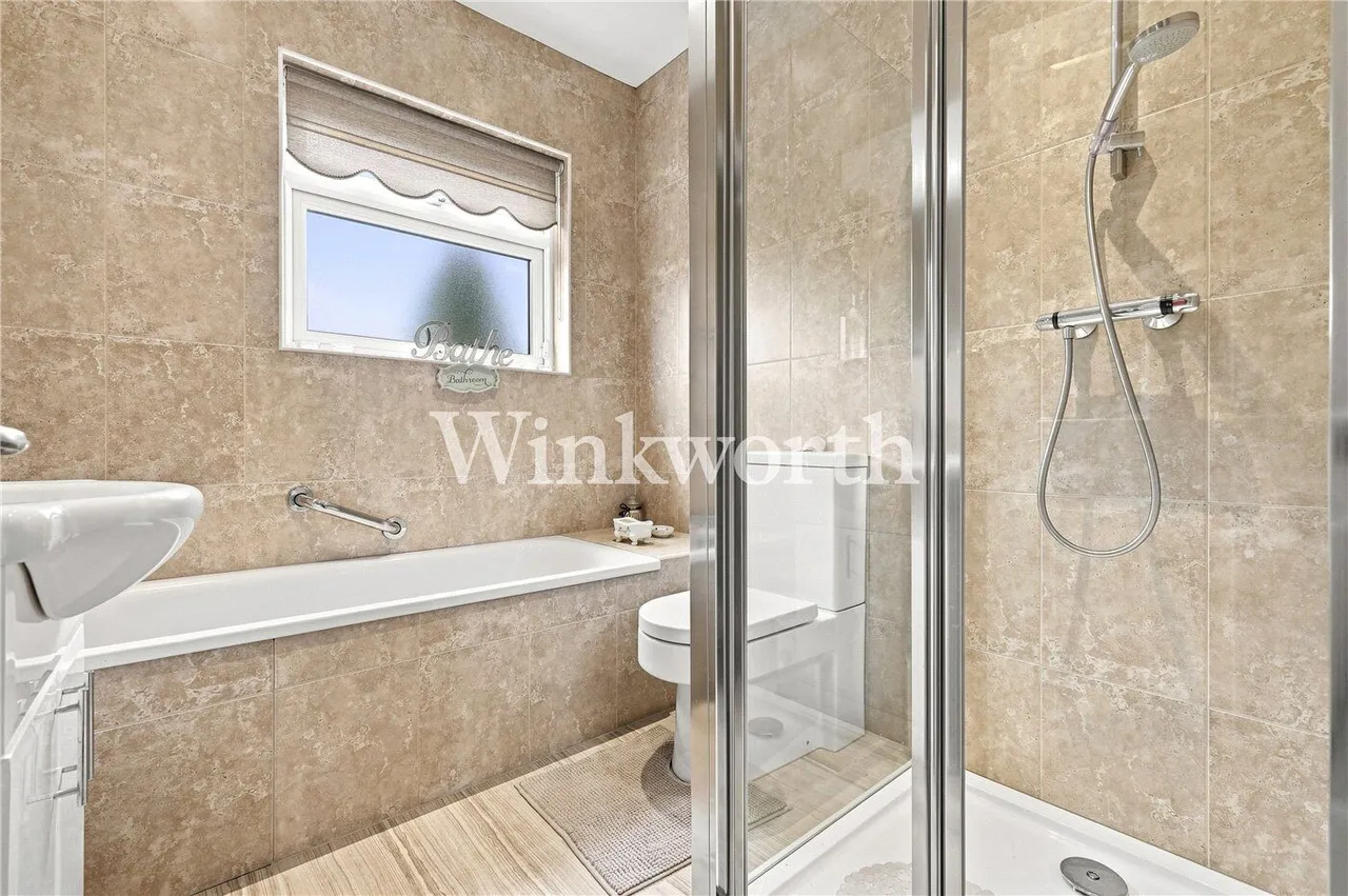 Connaught Gardens, London, N13, photo 13