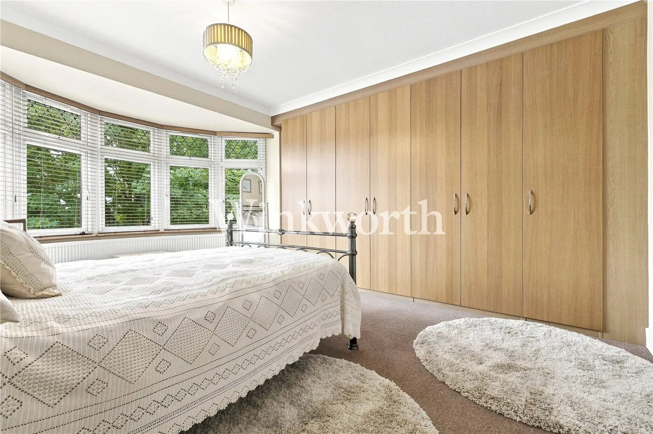 Connaught Gardens, London, N13, photo 11