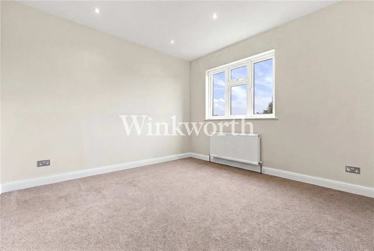 Connaught Gardens, London, N13, photo 16