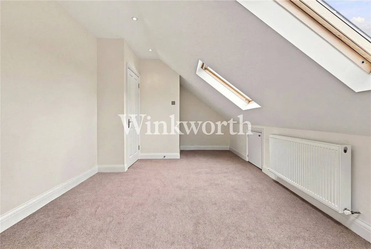 Connaught Gardens, London, N13, photo 17