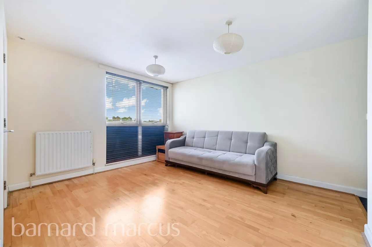 Uxbridge Road, London, photo 12