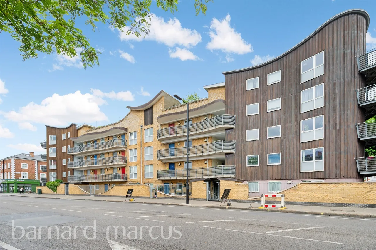 Uxbridge Road, London, photo 6