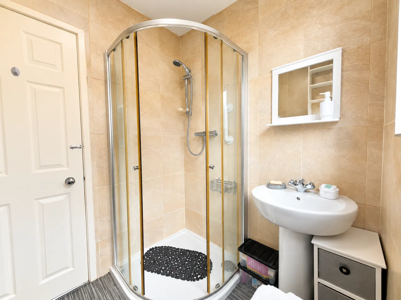 Newport Road, Denton, M34, photo 16
