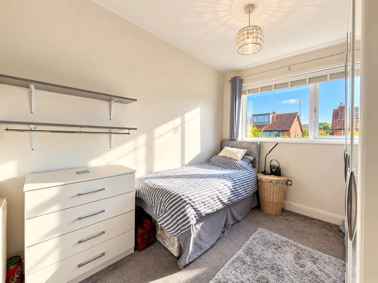 Newport Road, Denton, M34, photo 12